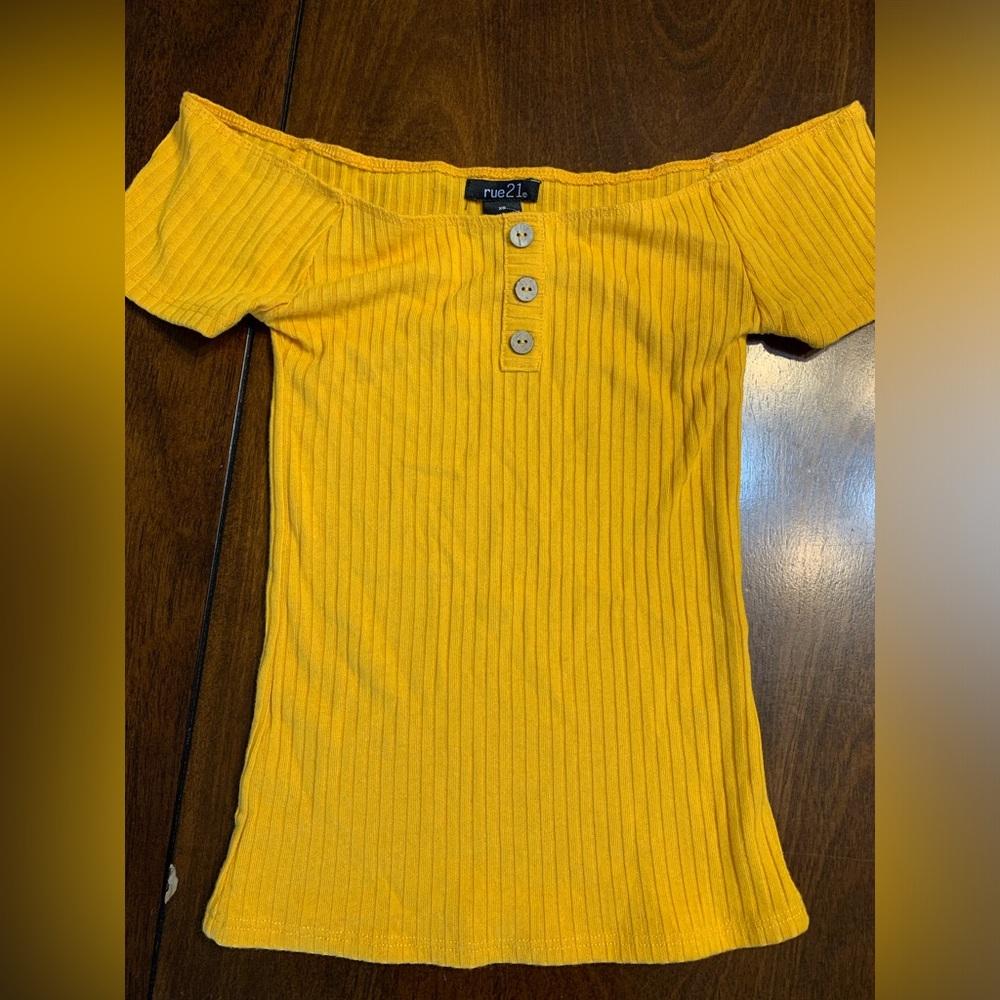 RUE21 short sleeve top
